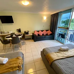 Holiday Lodge Apartment , Cairns Australia