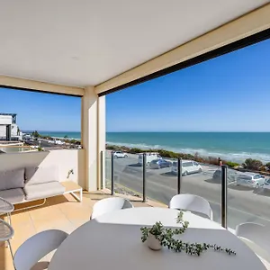 Henley Beachfront Luxury With Sauna Just 200m From Henley Square! , Henley Beach South Australia